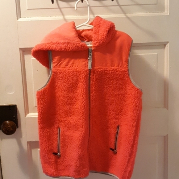 Old Navy sz 10/12 fuzzy thick vest - Picture 1 of 3